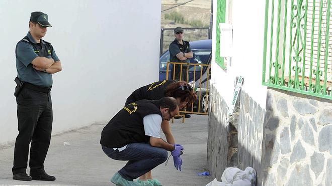 Un hombre mata a su pareja en Granada y luego intenta suicidarse