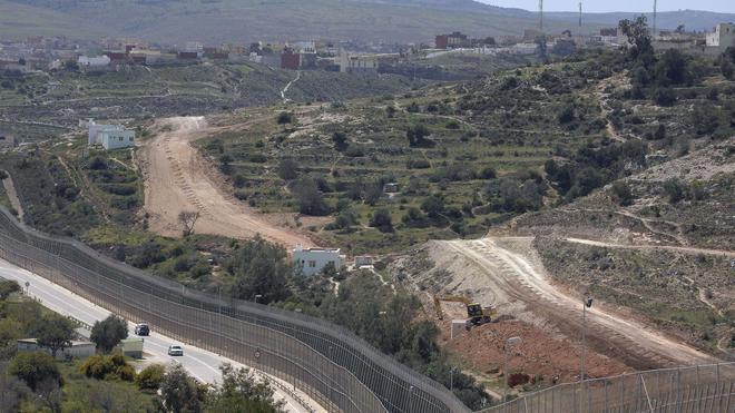 Imputan por prevaricación al jefe de la Guardia Civil en Melilla por las expulsiones de inmigrantes en la valla