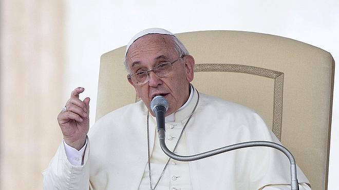 El papa Francisco dice que nadie puede escudarse en Dios para actos terroristas