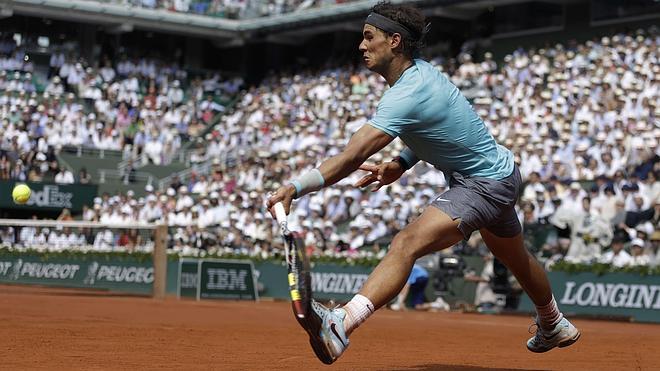 Nadal asegura que sólo le molesta la muñeca cuando empieza a jugar