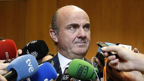 De Guindos cree que los test de estrés acaban con el «estigma» de la banca