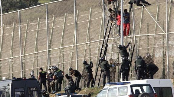 La ONU pide a España que explique las devoluciones en caliente y la violencia policial en Ceuta y Melilla