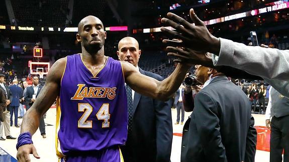 Kobe Bryant llega a los 32.000 puntos en el triunfo de los Lakers