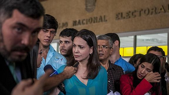 La Fiscalía venezolana acusa a la opositora Machado de intentar matar a Maduro