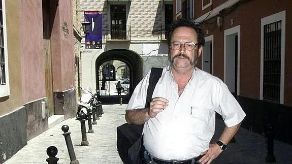 Muere el escritor Rafael de Cózar en un incendio en su casa de Sevilla