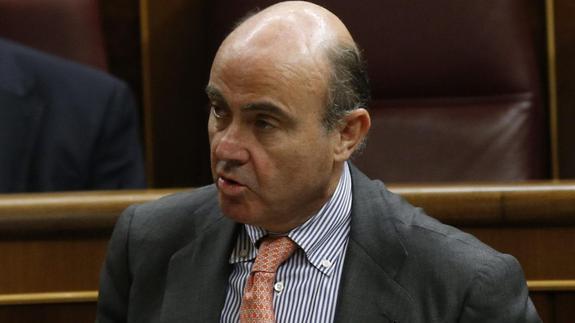 De Guindos dice que fueron los peritos los que cuestionaron al supervisor en la salida a Bolsa de Bankia