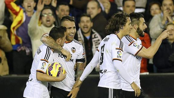 Otamendi frena al Real Madrid