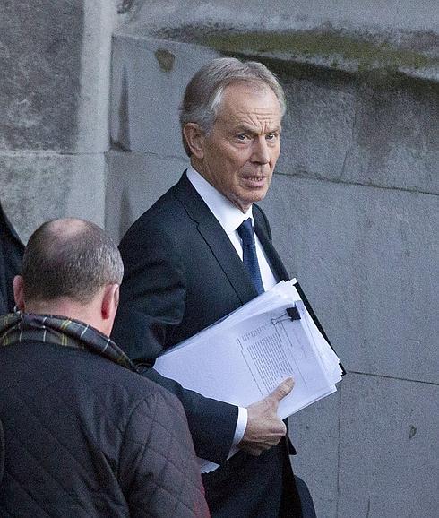 Blair dice que la amnistía a los fugitivos del IRA evitó el colapso del proceso de paz en Irlanda del Norte