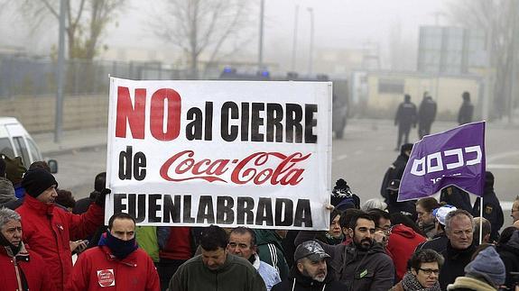 Coca Cola «acata» el auto de la Audiencia y dice que pagará a la plantilla