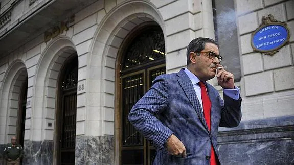 Kutxabank denuncia a su expresidente por un contrato «irregular»