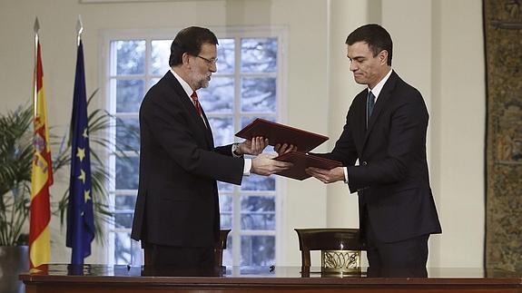 Rajoy y Sánchez firman el primer pacto de Estado de la legislatura contra el terrorismo yihadista