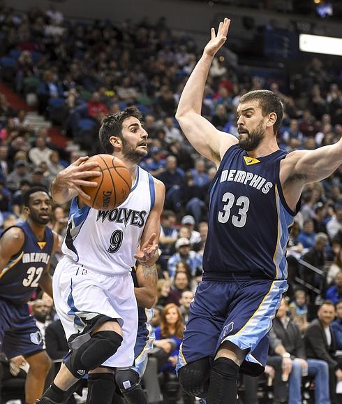 Noche triunfal de Rubio a costa de Marc Gasol