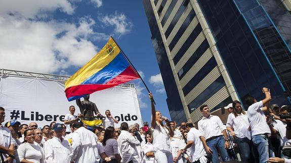 La oposición venezolana sale a la calle para pedir la liberación de Leopoldo López