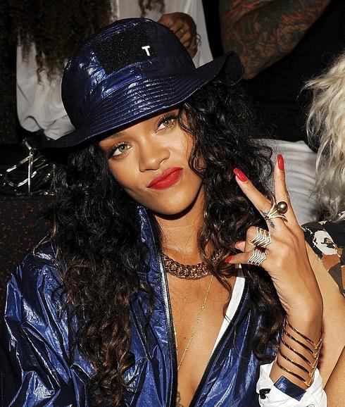 Rihanna cumple 27 años, ¿enamorada de DiCaprio?