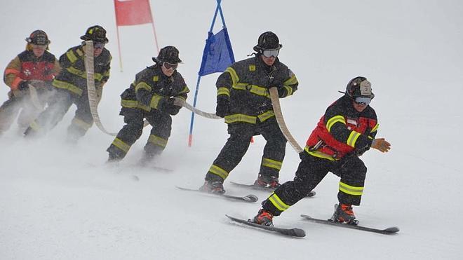 Los bomberos llegan a la nieve