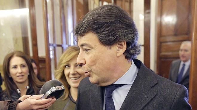Ignacio González denuncia que es víctima de un «chantaje» policial