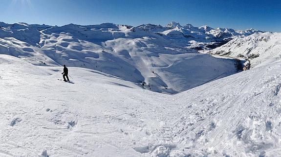 Una tradición sobre nieve y hierba