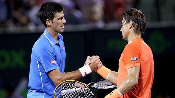 Djokovic frena a Ferrer en cuartos