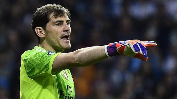 Casillas recibe más muestras de cariño y pide no fallar