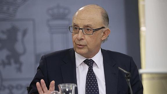 El PP impone su mayoría e impide que el Congreso repruebe a Montoro