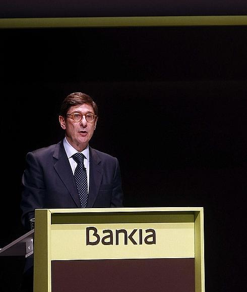 El presidente de Bankia asegura que la banca no subsistirá si no abre por las tardes