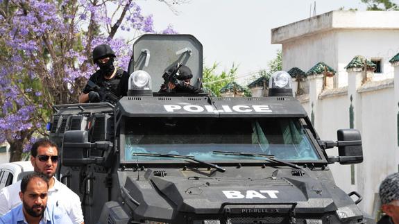 Ocho militares muertos y diez heridos en un tiroteo en un cuartel de Túnez