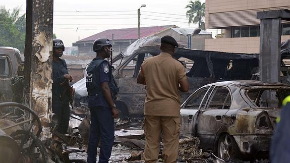 Más de 90 muertos en el incendio de una gasolinera en Ghana