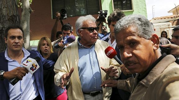 Felipe González deja Venezuela al no obtener permiso para ver a los opositores