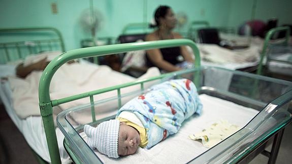 Cuba, primer país del mundo en eliminar la transmisión del sida de madre a hijo