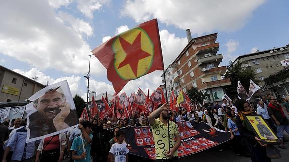 El PKK reivindica el asesinato de dos policías turcos en represalia por el atentado de Suruc