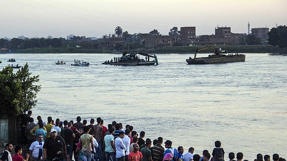 Mueren 21 personas tras el hundimiento de un ferry en el Nilo