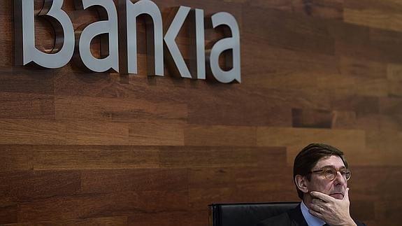 Bankia no se plantea «hoy por hoy» cobrar por el uso de sus cajeros a los no clientes