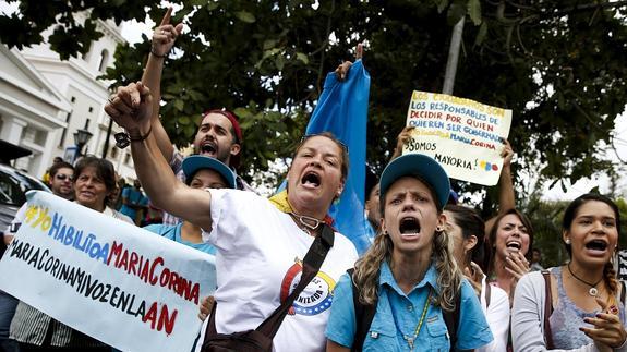 Queman una alcaldía y saquean camiones de comida en el oeste de Venezuela