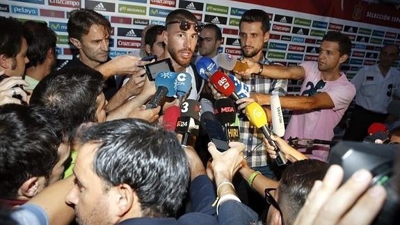 Ramos sobre De Gea: «La vida sigue, no creo que nadie se muera por nada»