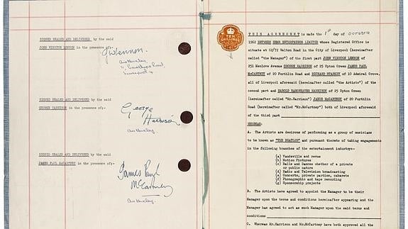 El primer contrato de los Beatles, a subasta