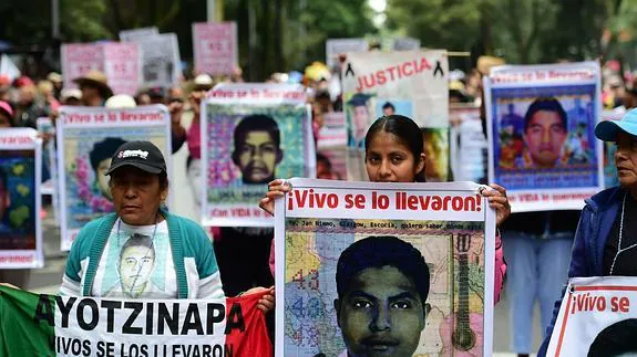 México conmemora el primer aniversario de la desaparición de los 43 estudiantes
