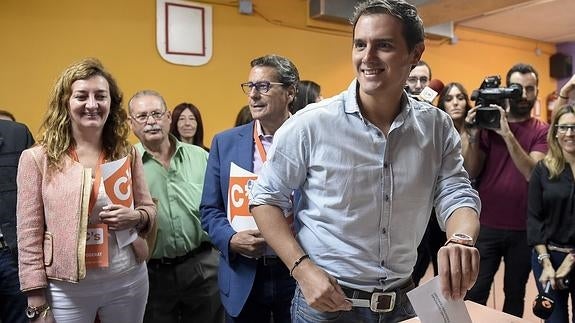 Rivera pide una participación «récord» para que haya un «cambio» en Cataluña