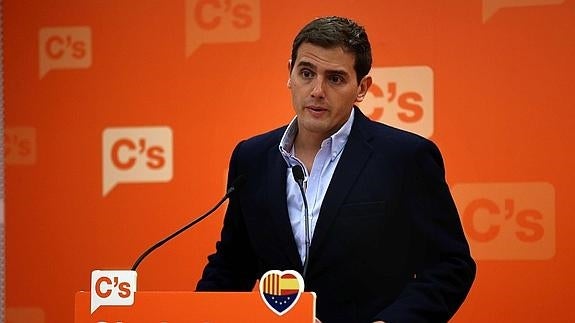 Rivera pide a Aznar y González que se dediquen a hacer «debates de país y no de partido»