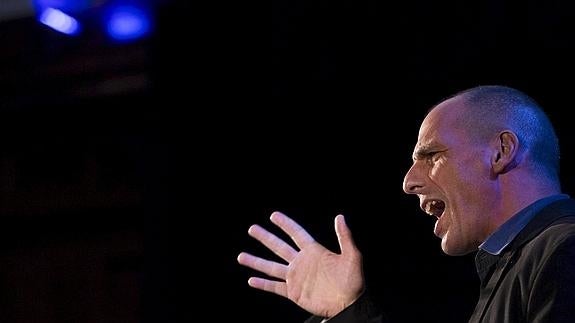 Varoufakis: «El Gobierno español está fortaleciendo el movimiento independentista»