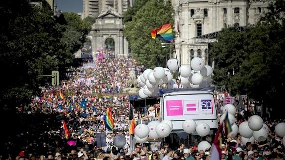 Solo Galicia, Cataluña y Extremadura tienen leyes contra la discriminación LGBT