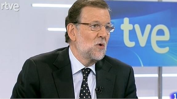 Rajoy descarta bailar en precampaña y justifica sus intervenciones en plasma