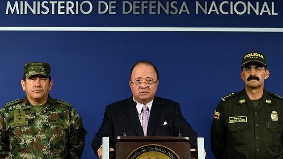 Santos ordena redoblar las acciones contra el ELN tras un ataque con doce muertos