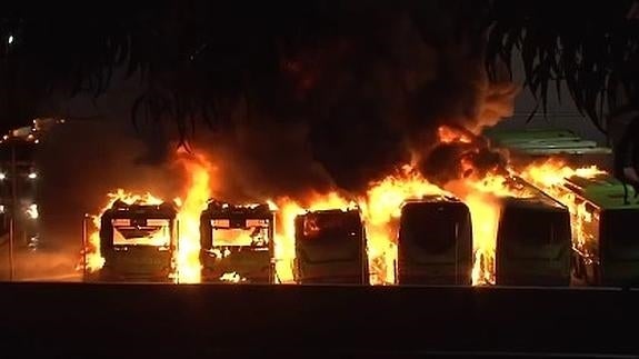 Queman ocho autobuses en Vizcaya en un sabotaje en «apoyo» a un preso de ETA