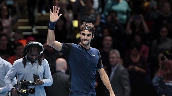 Federer gana a Nishikori su tercer partido en el Masters