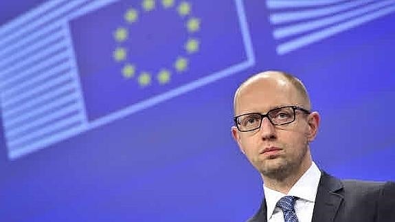 Ucrania prohíbe a los aviones rusos sobrevolar su territorio