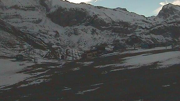 Asturias y Candanchú retrasan su apertura por falta de nieve