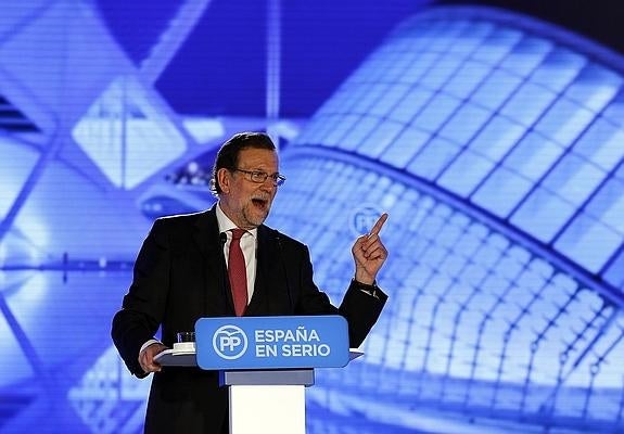 Rajoy, baño de masas en Valencia y cena navideña en Madrid