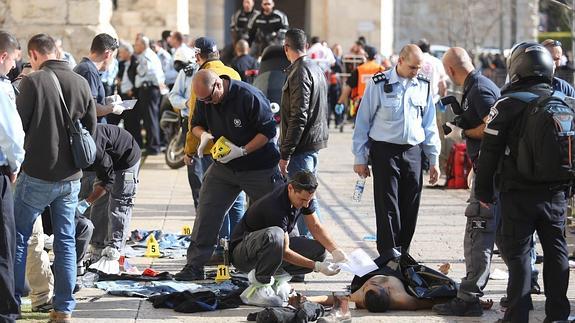 Dos israelíes muertos y dos palestinos abatidos tras un ataque en Jerusalén