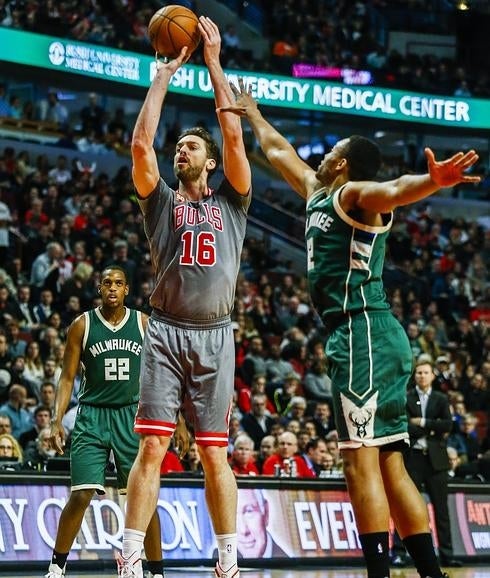 Pau Gasol secunda a Butler en la victoria de los Bulls ante los Bucks