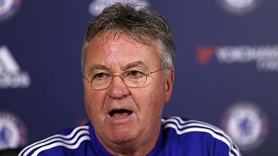 Hiddink dice que no seguirá en el Chelsea la próxima temporada